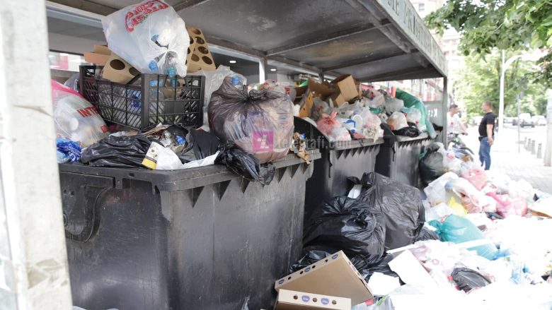Prishtina stërmbushet me mbeturina