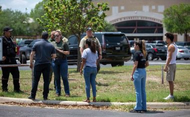 Të shtënat në një shkollë fillore në Teksas, tani raportohet për 14 nxënës dhe një mësues të vrarë