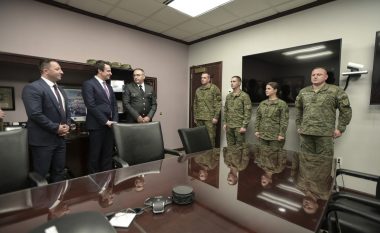 Kurti vizitoi kontingjentin e ushtarëve të FSK-së në Iowa: Rritja e buxhetit për 52 % dëshmon synimin për ngritjen e kapaciteteve profesionale