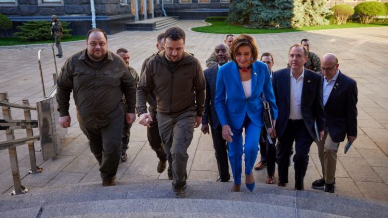 Pse ishte i rëndësishm udhëtimi i sotëm i Nancy Pelosit në Kiev?