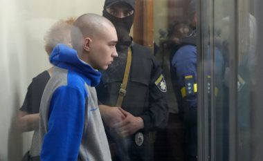 Ukraina po gjykon ushtarin e parë rus për krime lufte - ai thotë se u detyrua të vriste të moshuarin ukrainas