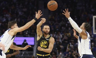 Golden State Warriors triumfojnë në ndeshjen e parë finale ndaj Mavericks