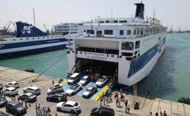 Rritet numri i udhëtarëve me tragete në portin e Durrësit, mbi 39 mijë vetëm në prill