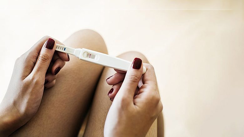 Kur testi i shtatzënisë rezulton negativ i rremë: Ka tri arsye për shfaqjen e vetëm një vije, e treta është shumë e rrezikshme!