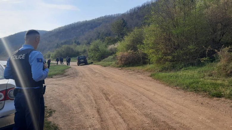 Zyrtari i Policisë plagosi dy persona me armë zjarri në Mramor të Prishtinës