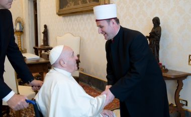 Kryemyftiu i Shqipërisë takon Papën, kërkoi mbështetjen e Vatikanit për pavarësinë e Kosovës