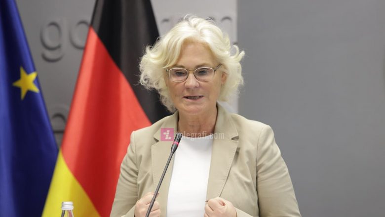 Ministrja gjermane e Mbrojtjes: Shpresoj të ketë vendime të mira drejt njohjes reciproke nga takimi i 13 majit në Bruksel