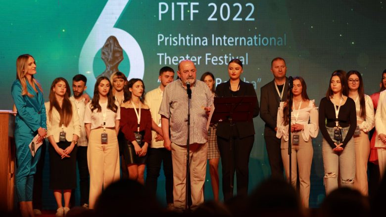 Ndahen çmimet e edicionit të gjashtë të PITF2022 “Burbuqe Berisha”, Enver Petrovci rrëmben çmimin kryesor