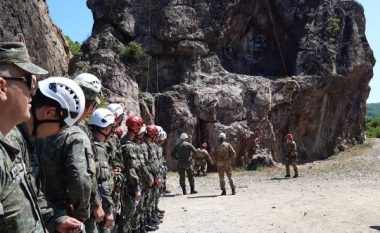 Instruktorët italianë trajnojnë pjesëtarët e Kërkim-Shpëtimit të FSK-së për “Alpinizëm Ushtarak”