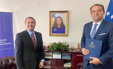 Florian Qehaja merr detyrën e ambasadorit të Kosovës në Maqedoninë e Veriut