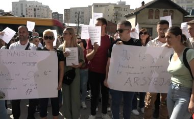 Protestojnë infermierët që punuan gjatë pandemisë, kërkojnë ekzekutimin e pagave