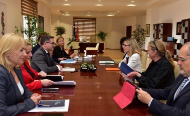 Ministri i Financave, Fatmir Besimi priti në takim një delegacion nga Banka Botërore