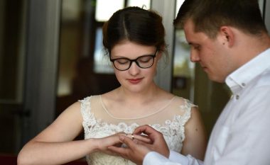 Rusi dhe ukrainasja martohen në Mal të Zi: Dashuria është më e fortë se lufta