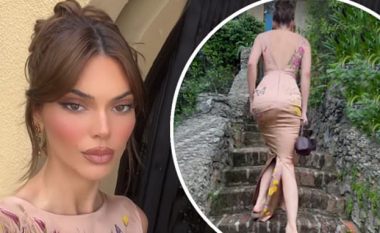 Kendall Jenner has në vështirësi të ecë me një fustan të ngushtë gjatë dasmës luksoze italiane të Kourtney me Travis Barker