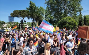 Rikthehet pas dy vitesh në rrugët e Tiranës parada e komunitetit LGBT+
