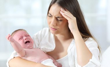 Foshnjat e porsalindura qajnë pa lot: Zbuloni kur shfaqen lotët e parë