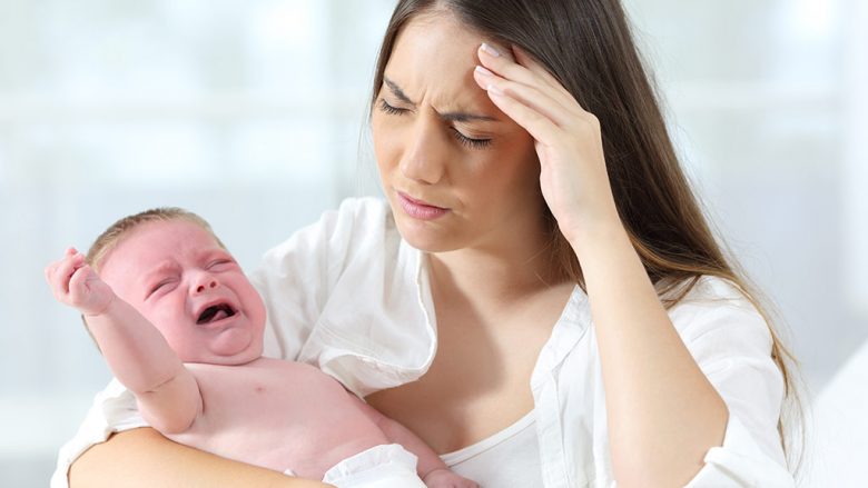 Foshnjat e porsalindura qajnë pa lot: Zbuloni kur shfaqen lotët e parë