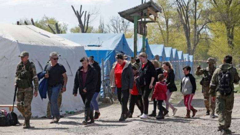 Kryqi i Kuq thotë se po zhvillohet procesi për evaukimin e civilëve të bllokuar në fabrikën e çelikut të Mariupolit