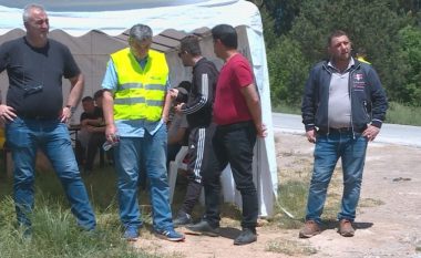 Dhjetëra banorë të fshatrave të Kërçovës, protestojnë kundër hedhjes se mbeturinave nga ana e komunës