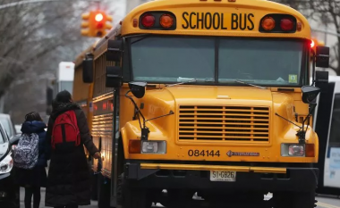 Administrata e Biden do të ndaj rreth 465 milionë euro për autobusët elektrikë në shkolla