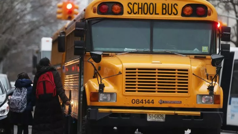 Administrata e Biden do të ndaj rreth 465 milionë euro për autobusët elektrikë në shkolla