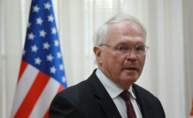 Ambasadori amerikan në Beograd, Hill: Çështja e targave të shtyhet edhe për një vit