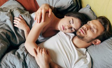 Zakonet e gjumit mund të tregojnë shumë për marrëdhënien tuaj