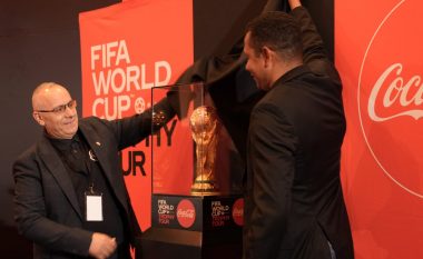 Trofeu i Kupës së Botës arrin në Prishtinë, në vendin tonë zbarkon edhe legjenda braziliane Gilberto Silva