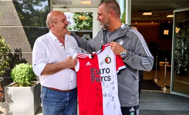 Feyenoordi zbarkon në Tiranë: Arritëm në Shqipërinë e bukur, takuam një mik të vjetër