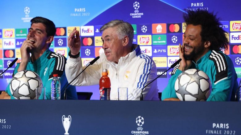 Momenti qesharak në konferencë për shtyp te Real Madridi: Ancelotti e detyron Marcelon ta pranojë se ai nuk e di formacionin ndaj Liverpoolit