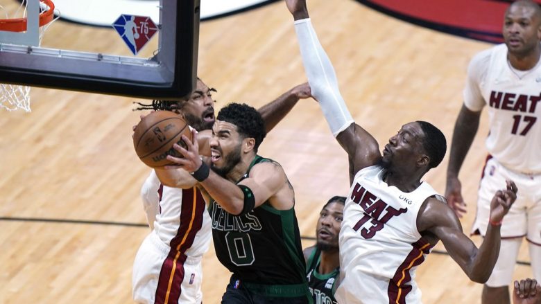 Celtics merr fitore në udhëtim te Heat, kalon në epërsi në finalen e Konferencës