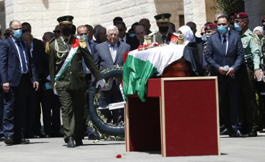 Ceremoni madhështore për nder të gazetares së ndjerë palestineze, presidenti Abbas: Izraeli është fajtor për vrasjen e saj