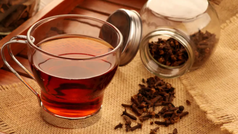 Dy përfitime shëndetësore nga pirja e çajit të karafilit