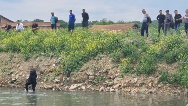 Kërkimet për gjetjen e personit i cili ra në lumë në Klinë