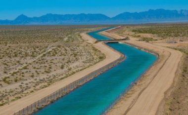 Kalifornia shpall kufizime të paprecedentë të furnizimit të ujit në mes të thatësirës