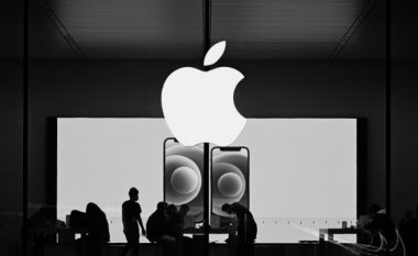 Apple humbet pozicionin si firma më e vlefshme në botë