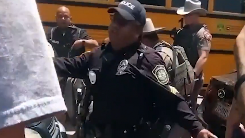 Dalin pamjet prekëse ku prindërit i përgjërohen policisë që të ndërhyjnë gjatë sulmit në Texas