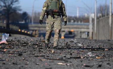 E quajtën veten “mish për top”, tani ushtarët rusë tregojnë se si po u kërkohet të paguajnë për armët dhe pajisjet që humbën në Ukrainë