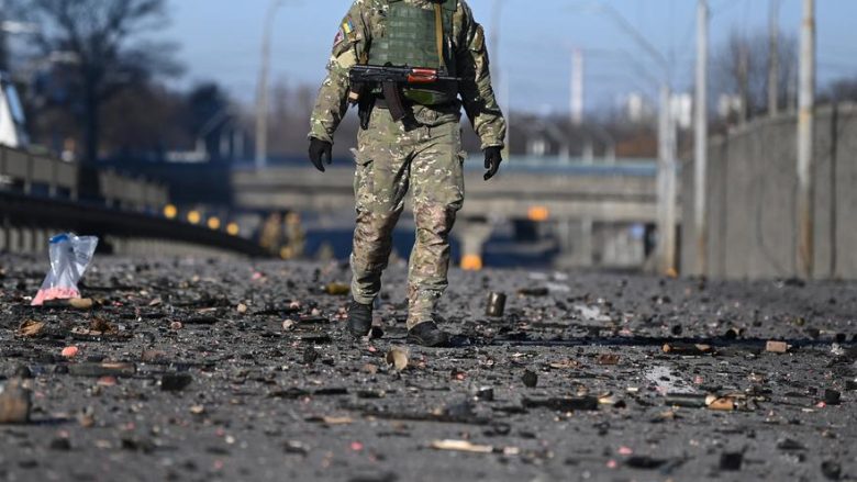 E quajtën veten “mish për top”, tani ushtarët rusë tregojnë se si po u kërkohet të paguajnë për armët dhe pajisjet që humbën në Ukrainë