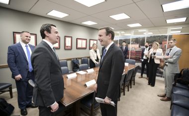 Kurti takoi senatorin Murphy, diskutojnë raportet Kosovë-SHBA