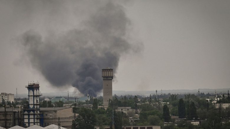 Zyrtari ukrainas thotë se rusët kontrollojnë “pjesën më të madhe të Severodonetsk”