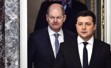 Zelensky i bën thirrje kancelarit gjerman të vizitojë Kievin më 9 maj – dita kur Rusia përkujton fitoren e Bashkimit Sovjetik në Luftën e Dytë Botërore