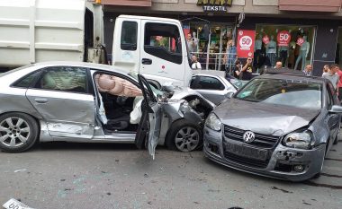 Për katër muaj mbi 6 mijë aksidente, 31 me fatalitet – veturat në Kosovë 10 vjet më të vjetra se në BE