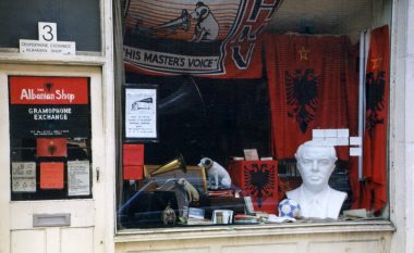 Historia e dyqanit “enverist” në Londër