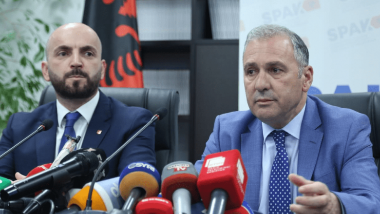 Policia shqiptare godet 8 grupe kriminale që vepronin në 3 qytete, arrestohen 18 persona
