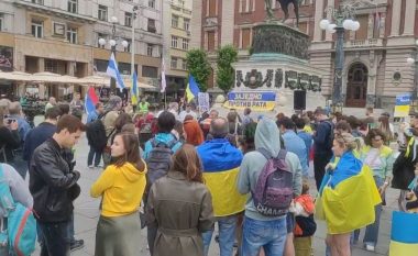 Mbahet në Beograd protesta kundër luftës në Ukrainë, kërkohet nga Rusia që t'i largojë mbi 4 mijë spiunët nga Serbia