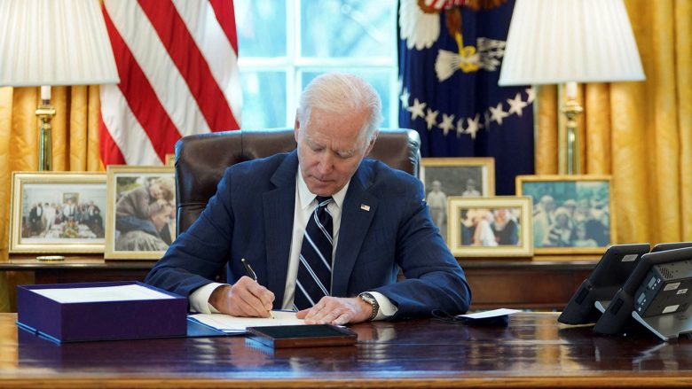 Senati amerikan miratoi ndihmën prej 40 miliardë dollarësh për Ukrainën – çfarë përfshin paketa që do të nënshkruhet nga Biden