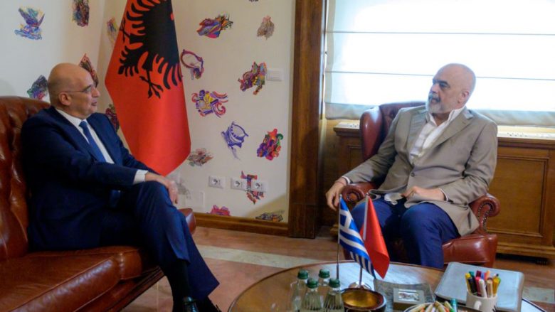 Rama pret ministrin e jashtëm grek, diskutohen marrëdhëniet dypalëshe dhe perspektiva e Shqipërisë në BE