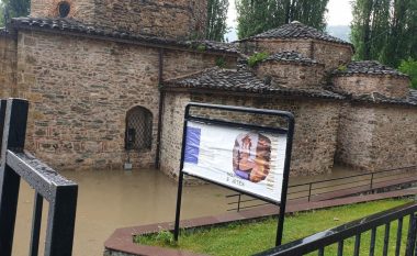 Shiu dëmton Galerinë e Arteve në Tetovë