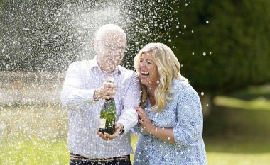 Zbulohen fituesit e çmimit më të madh të lotarisë në Mbretërinë e Bashkuar – shuma e parave dhe si burri ia dha lajmin gruas së tij